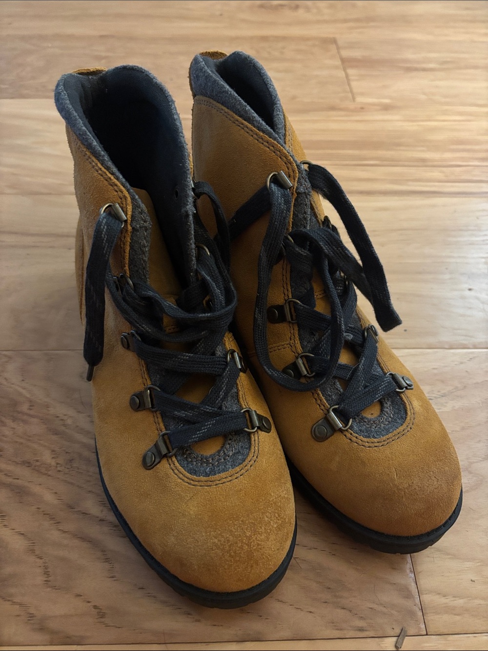Clarks Tan Suede Lace-Up Hiking Ankle Boots